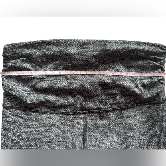 RARE Lululemon Still In Mind Tight 28” Interlink Ice Gray Black (Stirrup Design) - Picture 7 of 12